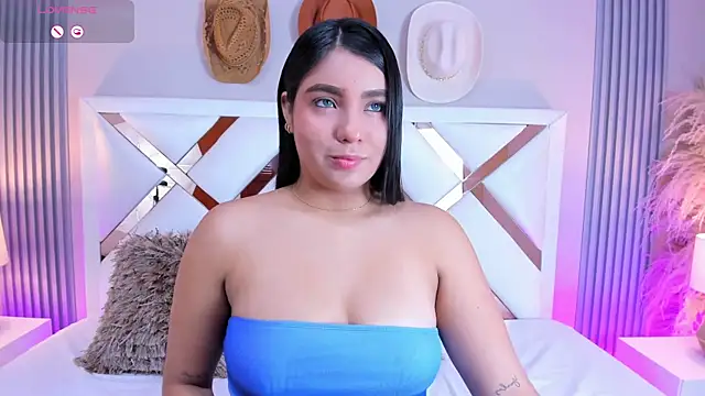 Snapshot of madeleine2112 chatting on 02.15.25 madeleine2112 online show from 02.15.25