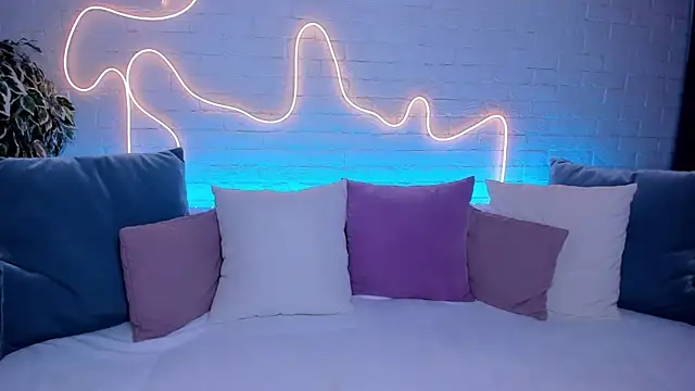 Snapshot of rossy_babe_ chatting on 10.14.25 rossy babe online show from 10.14.25