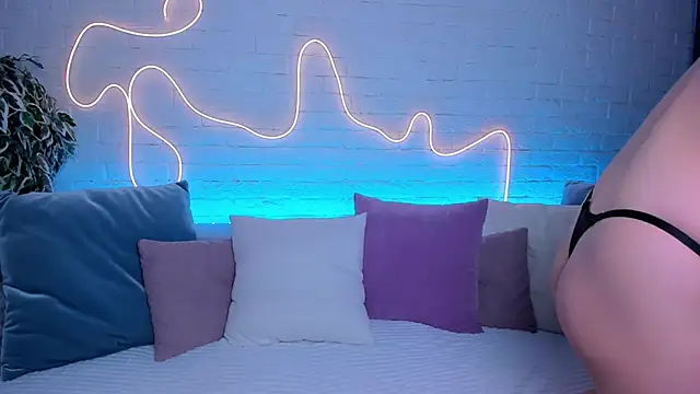 Snapshot of rossy_babe_ chatting on 10.28.25 rossy babe online show from 10.28.25