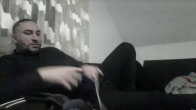 Snapshot of NewyorkDimi chatting on 02.19.25 NewyorkDimi online show from 02.19.25