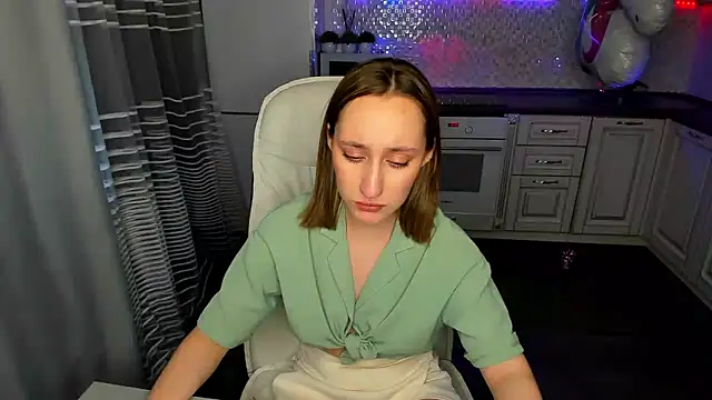 Snapshot of MelodyOfLovee chatting on 01.28.25 MelodyOfLovee online show from 01.28.25