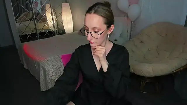 Snapshot of MelodyOfLovee chatting on 02.15.25 MelodyOfLovee online show from 02.15.25