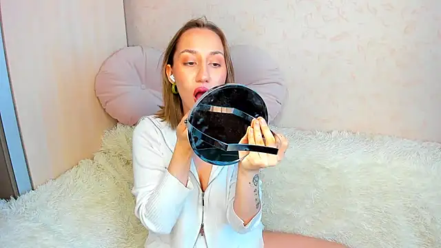 Snapshot of MelodyOfLovee chatting on 09.14.25 MelodyOfLovee online show from 09.14.25