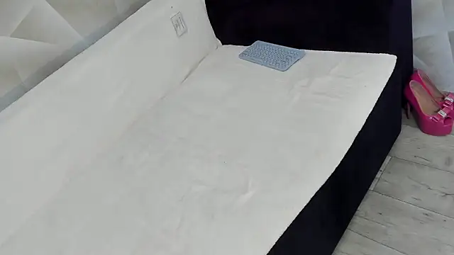 Snapshot of Sweet_Lanaaaaa chatting on 09.30.25 Sweet Lanaaaaa online show from 09.30.25