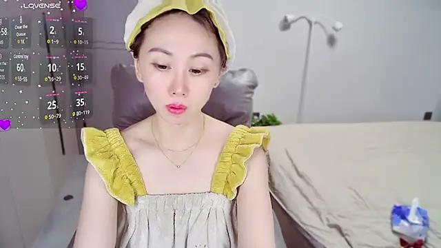 Snapshot of Xiaoyu-G chatting on 02.27.25 Xiaoyu-G online show from 02.27.25