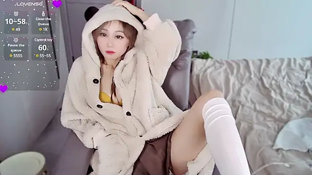 Snapshot of Xiaoyu-G chatting on 03.02.25 Xiaoyu-G online show from 03.02.25