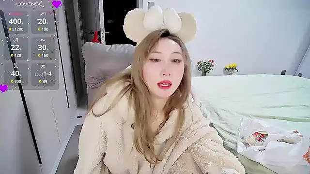 Snapshot of Xiaoyu-G chatting on 03.21.25 Xiaoyu-G online show from 03.21.25