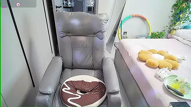 Snapshot of Xiaoyu-G chatting on 09.12.25 Xiaoyu-G online show from 09.12.25