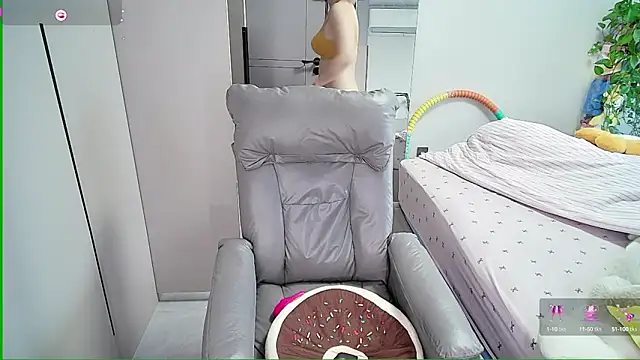 Snapshot of Xiaoyu-G chatting on 09.29.25 Xiaoyu-G online show from 09.29.25