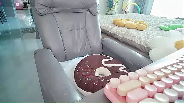 Snapshot of Xiaoyu-G chatting on 10.19.25 Xiaoyu-G online show from 10.19.25