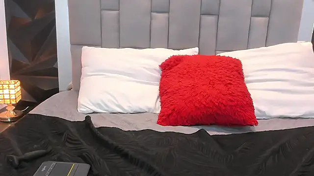 valentinasu1 online show from 03.18.25