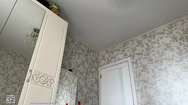 Evvie Summn1 online show from 10.18.25