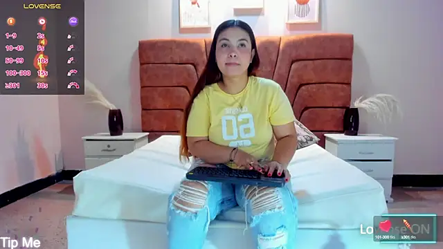 MAHIASMITH13 online show from 12.16.24