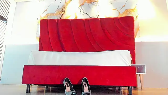 Snapshot of MAISE_HILL1 chatting on 10.06.25 MAISE HILL1 online show from 10.06.25