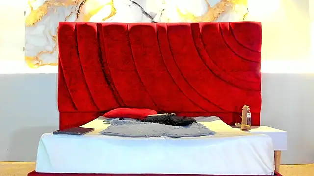 Snapshot of MAISE_HILL1 chatting on 11.12.25 MAISE HILL1 online show from 11.12.25