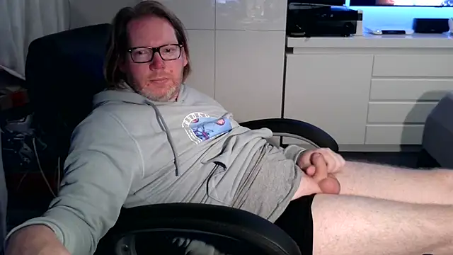 Snapshot of VSteph chatting on 10.04.25 VSteph online show from 10.04.25