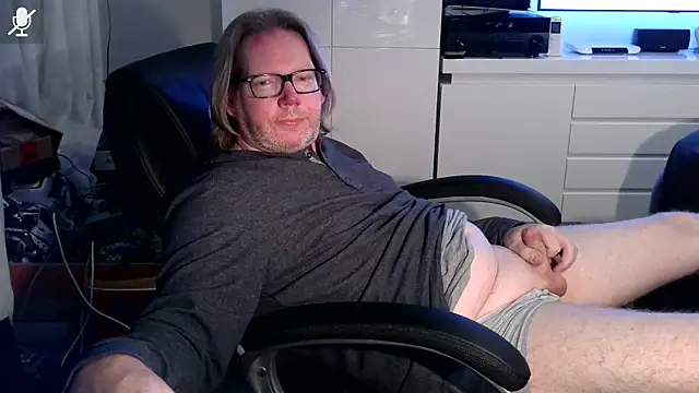 Snapshot of VSteph chatting on 10.13.25 VSteph online show from 10.13.25