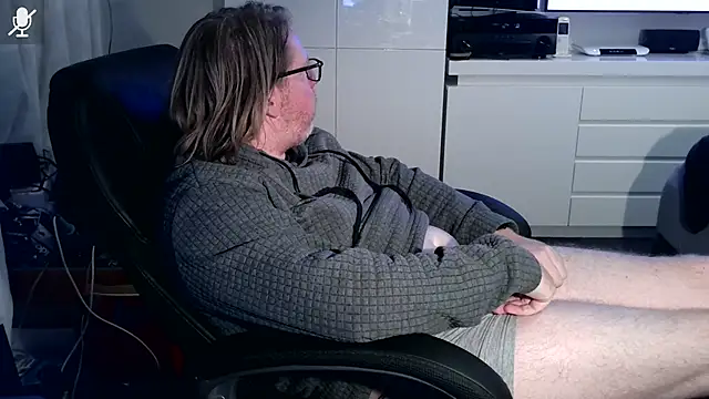 Snapshot of VSteph chatting on 10.19.25 VSteph online show from 10.19.25