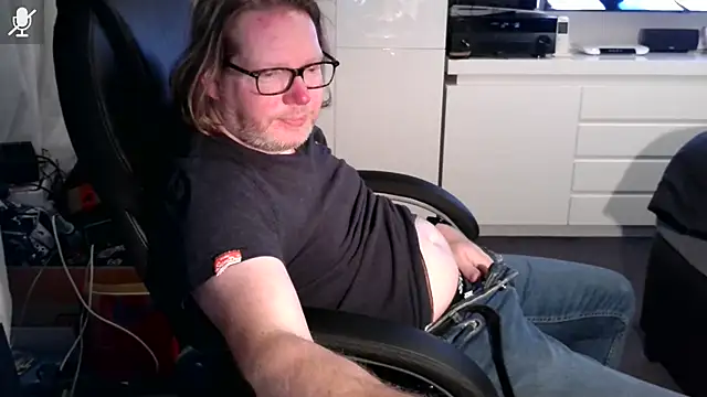 Snapshot of VSteph chatting on 10.20.25 VSteph online show from 10.20.25