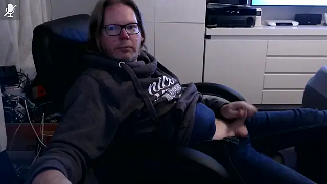 Snapshot of VSteph chatting on 10.28.25 VSteph online show from 10.28.25