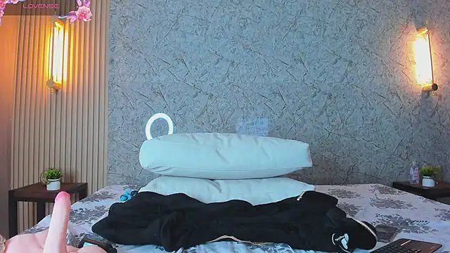 Snapshot of adara_scot chatting on 12.18.24 adara scot online show from 12.18.24