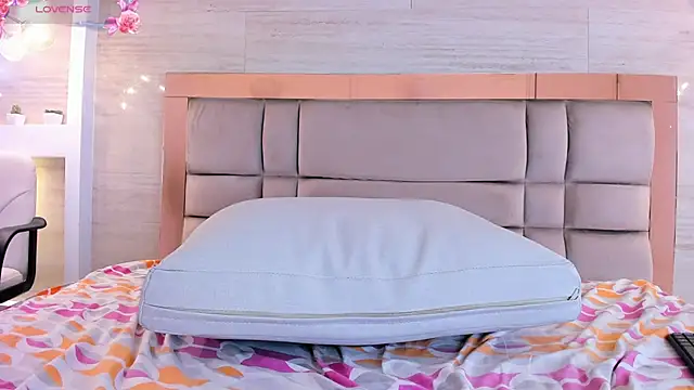 Snapshot of adara_scot chatting on 02.08.25 adara scot online show from 02.08.25