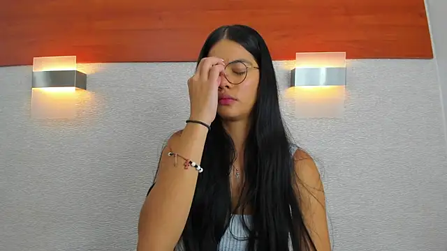 Snapshot of adara_scot chatting on 09.30.25 adara scot online show from 09.30.25