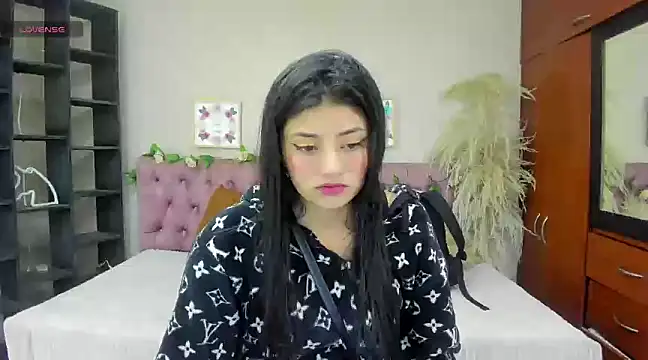 Lia Keen online show from 12.28.24