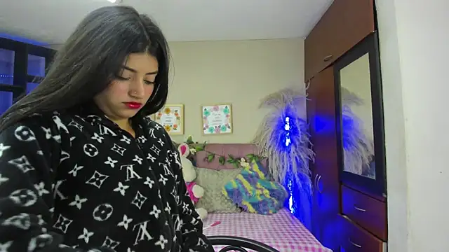 Lia Keen online show from 02.14.25