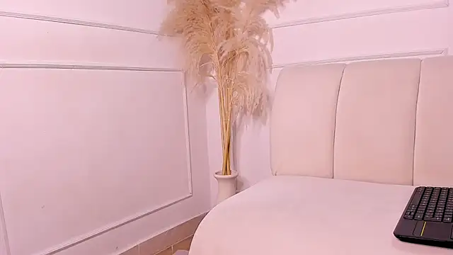 Snapshot of april_higgins chatting on 02.04.25 april higgins online show from 02.04.25