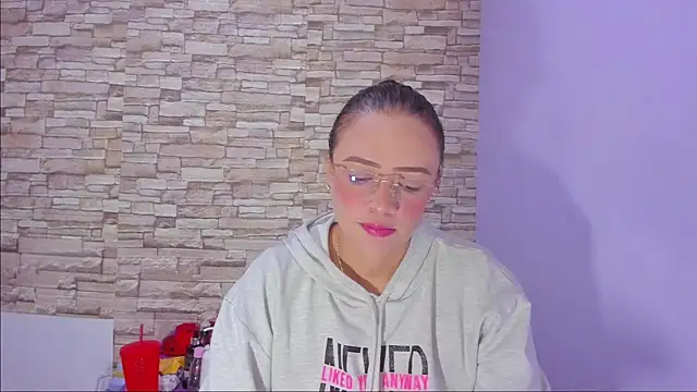 Snapshot of nicollee18 chatting on 10.02.25 nicollee18 online show from 10.02.25