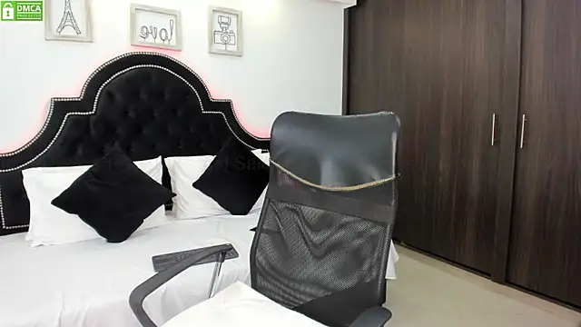 MaxxiCruz online show from 01.17.25