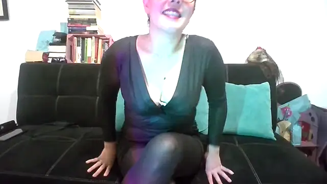 Snapshot of Tiramisu89 chatting on 11.07.25 Tiramisu89 online show from 11.07.25