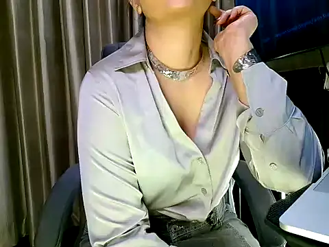 fabdemira online show from 10.24.25