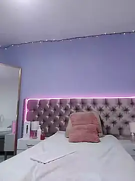 Snapshot of Anal_Luucia chatting on 01.22.25 Anal Luucia online show from 01.22.25