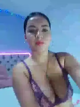 Snapshot of Anal_Luucia chatting on 02.05.25 Anal Luucia online show from 02.05.25
