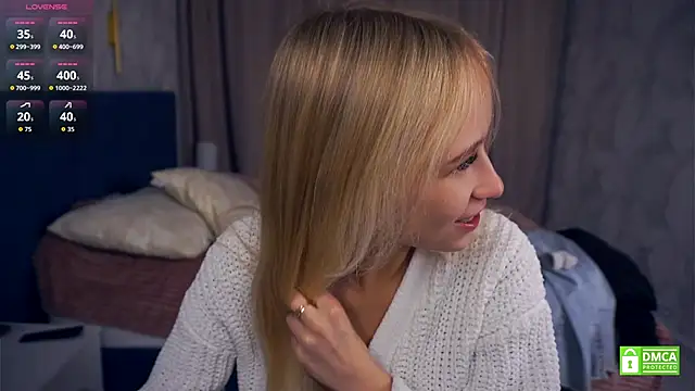 Snapshot of LynetBurby chatting on 10.02.25 LynetBurby online show from 10.02.25