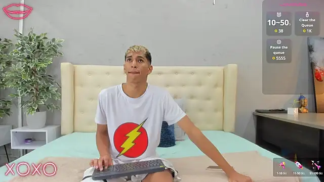 Snapshot of kieran_derek chatting on 03.17.25 kieran derek online show from 03.17.25