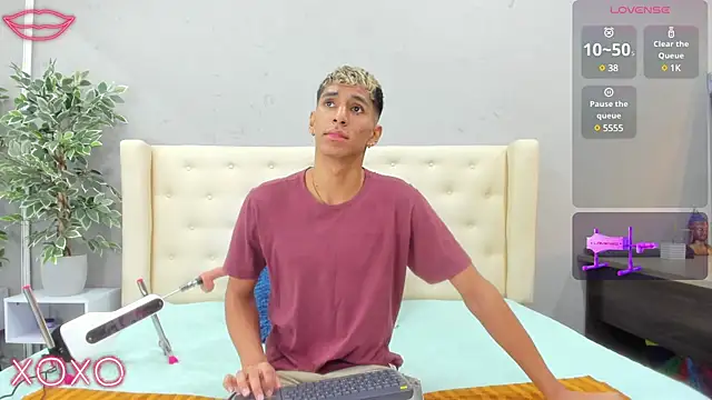 Snapshot of kieran_derek chatting on 03.23.25 kieran derek online show from 03.23.25