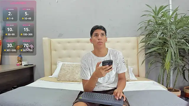 Snapshot of kieran_derek chatting on 09.11.25 kieran derek online show from 09.11.25