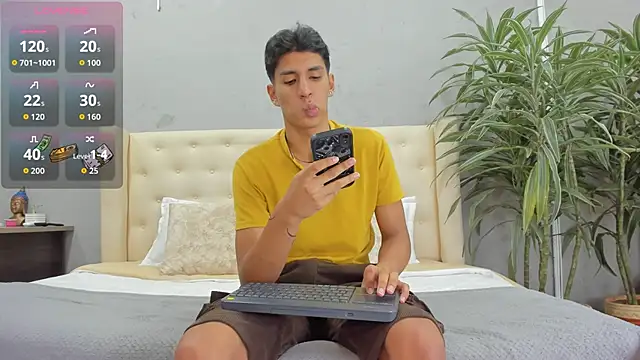 Snapshot of kieran_derek chatting on 09.12.25 kieran derek online show from 09.12.25