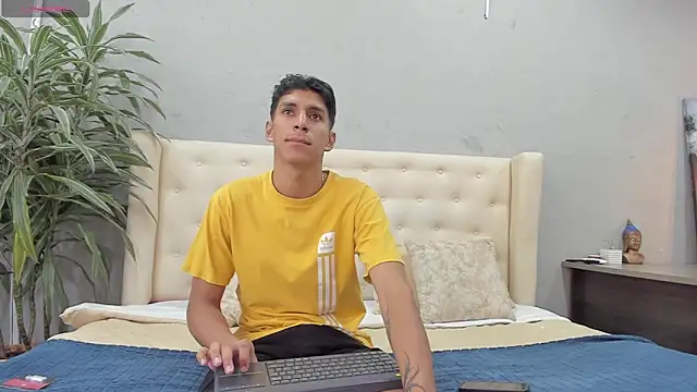 Snapshot of kieran_derek chatting on 09.27.25 kieran derek online show from 09.27.25