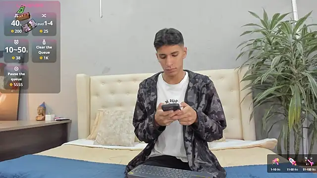 Snapshot of kieran_derek chatting on 09.28.25 kieran derek online show from 09.28.25