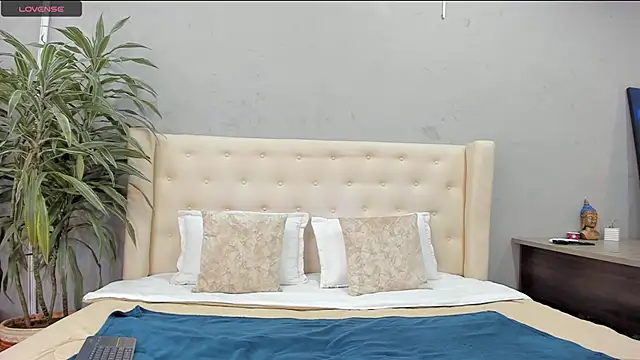 Snapshot of kieran_derek chatting on 10.10.25 kieran derek online show from 10.10.25