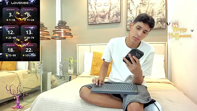 Snapshot of kieran_derek chatting on 10.25.25 kieran derek online show from 10.25.25