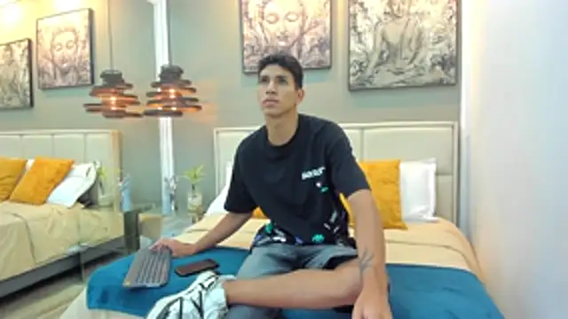 Snapshot of kieran_derek chatting on 11.07.25 kieran derek online show from 11.07.25