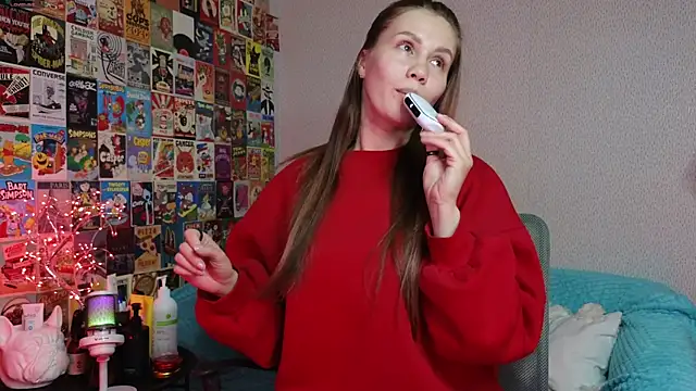 Snapshot of LittleLeen chatting on 10.26.25 LittleLeen online show from 10.26.25