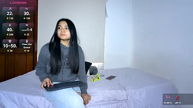 Snapshot of Gabby_and_Alice chatting on 10.06.25 Gabby and Alice online show from 10.06.25