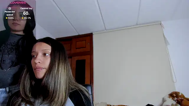 Snapshot of Gabby_and_Alice chatting on 10.08.25 Gabby and Alice online show from 10.08.25