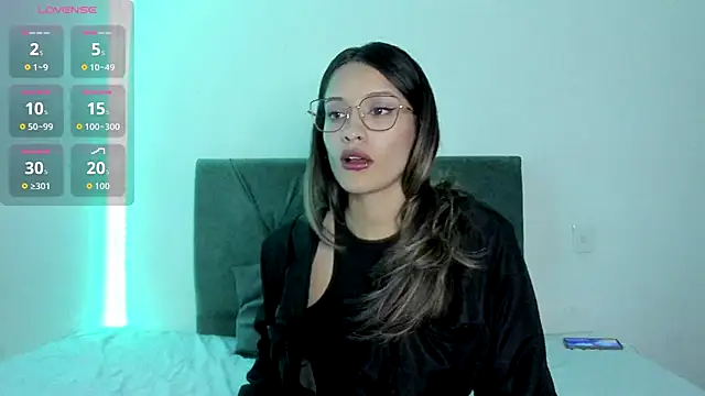 Snapshot of Gabby_and_Alice chatting on 10.09.25 Gabby and Alice online show from 10.09.25